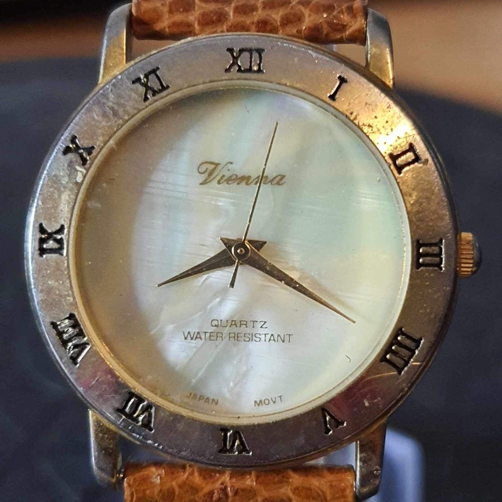 🦋10/$20🦋 Vienna Goldtone/Mother of Pearl Leather Women's Watch